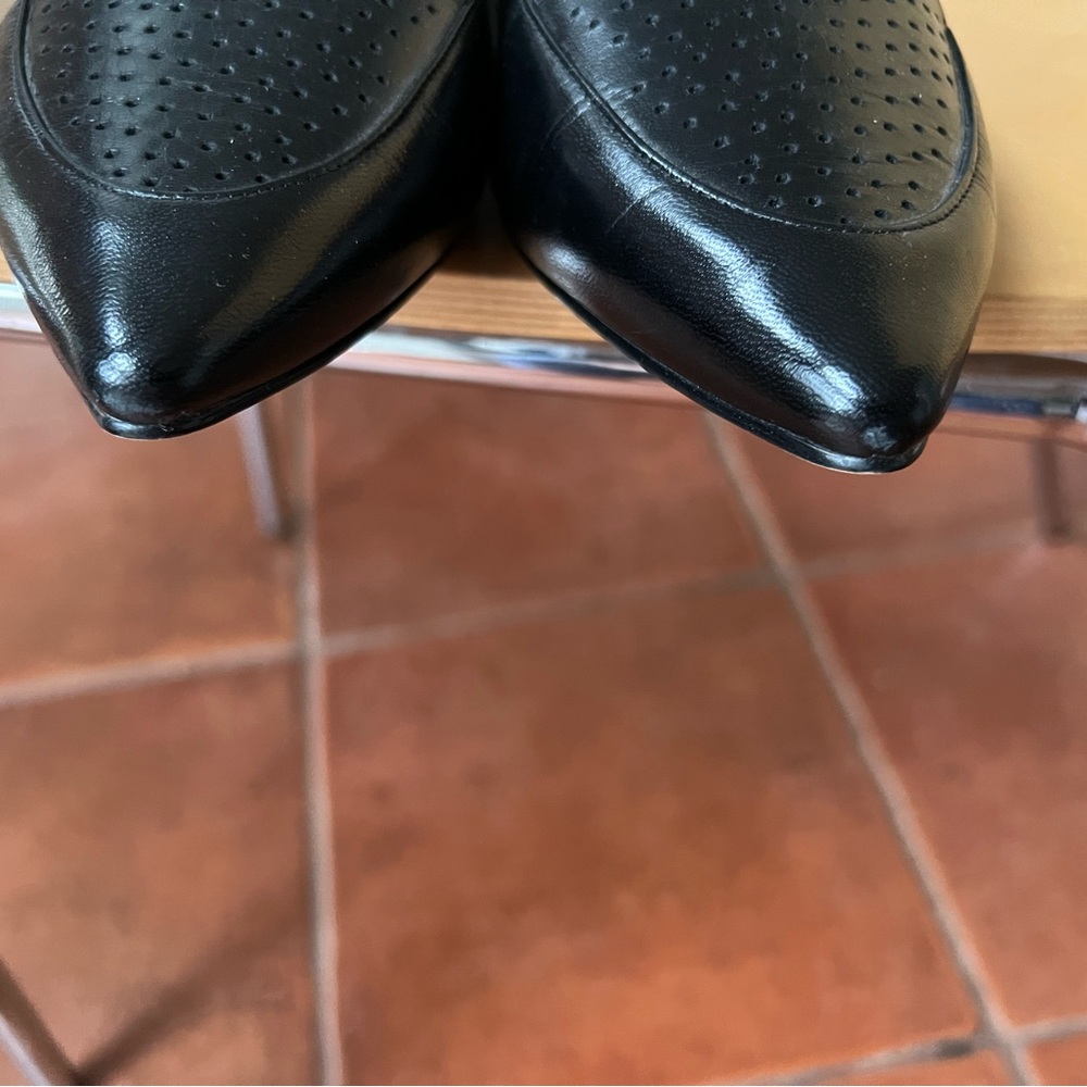 Cole Haan Black Pointed Toe Flats with Scalloped Studded Vamp (8.5) - Picture 4 of 5